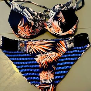 Beautiful multicolored, reversible, designer bikini set by Maaji. size M.